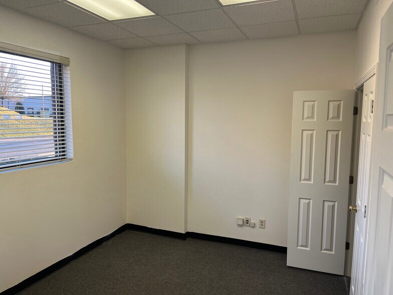 More Photos Of 128 Overhill Dr, Mooresville Light Distribution For Lease