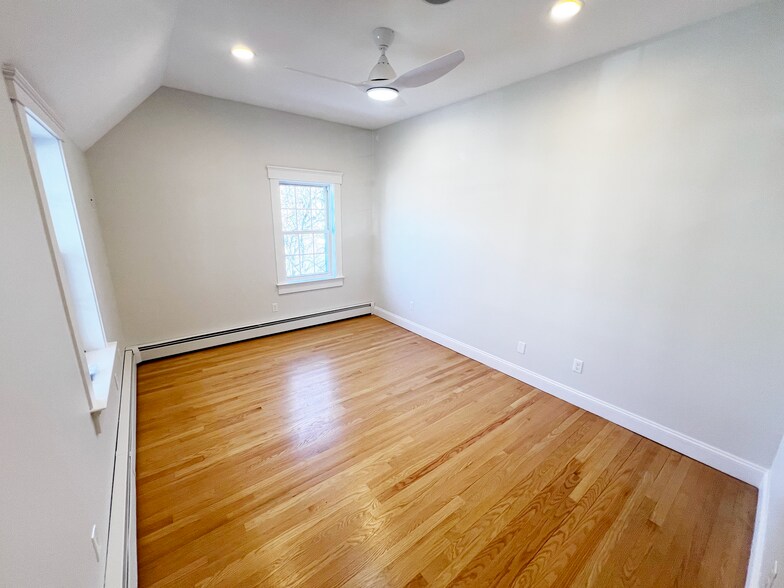 More Photos Of 868-870 Boston Post Rd, Darien Office For Lease