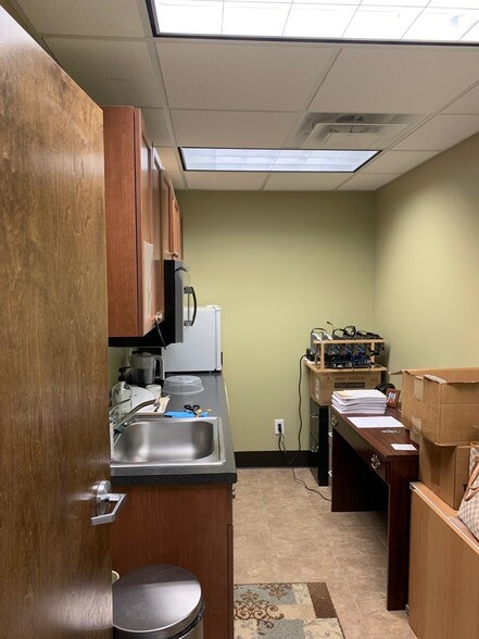 More Photos Of 1705 Mount Vernon Rd, Dunwoody Medical For Lease