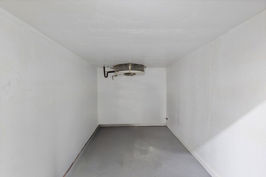 More Photos Of 109-111 35th St, Union City Warehouse For Lease