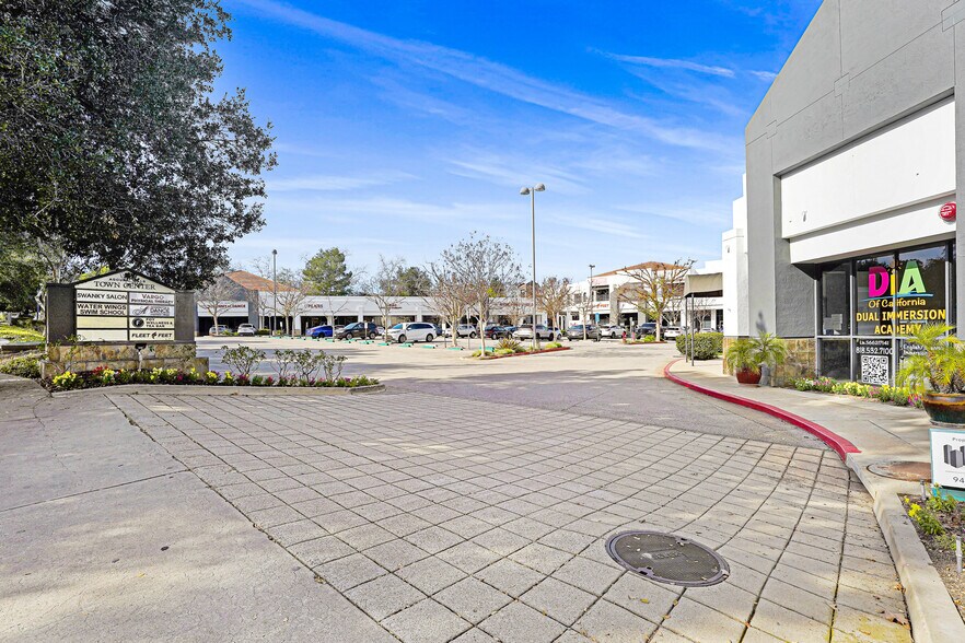 More Photos Of , Agoura Hills General Retail For Sale