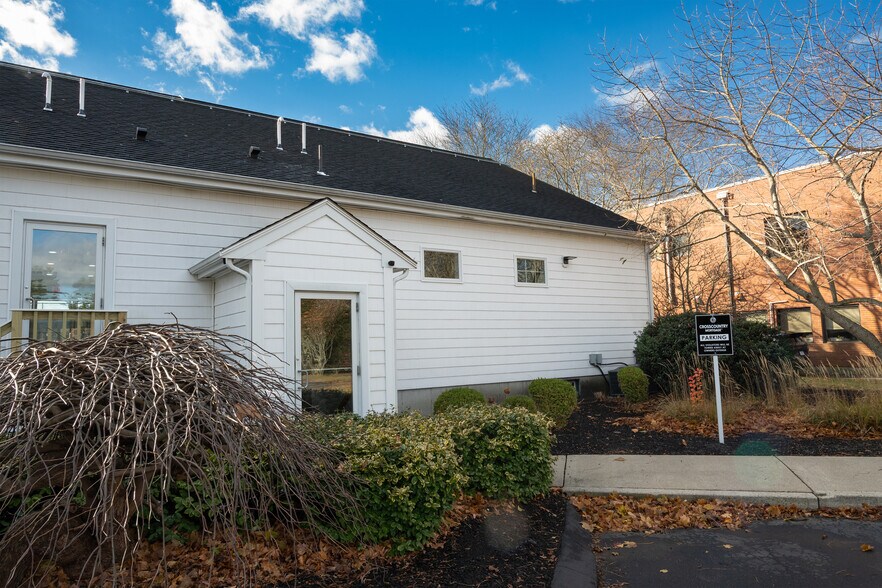 More Photos Of 988 Plain St, Marshfield Loft Creative Space For Lease