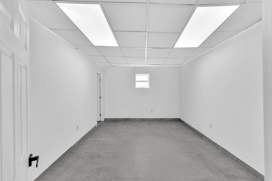 More Photos Of 570 NW 54th St, Miami Auto Repair For Lease