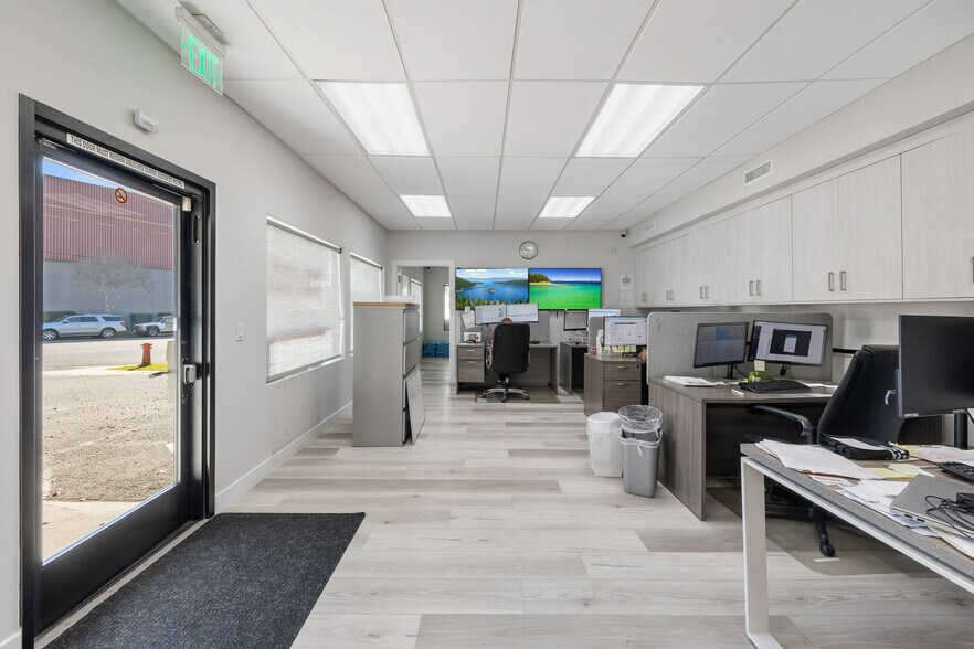 More Photos Of 121-123 S Victory Blvd, Burbank Storefront Retail Office For Sale