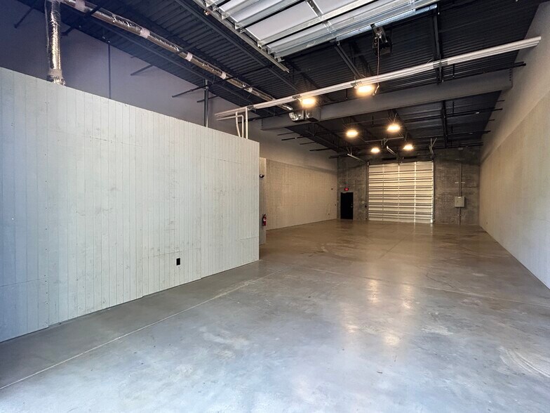 More Photos Of 6548 Ward Ave, Charleston Light Distribution For Lease