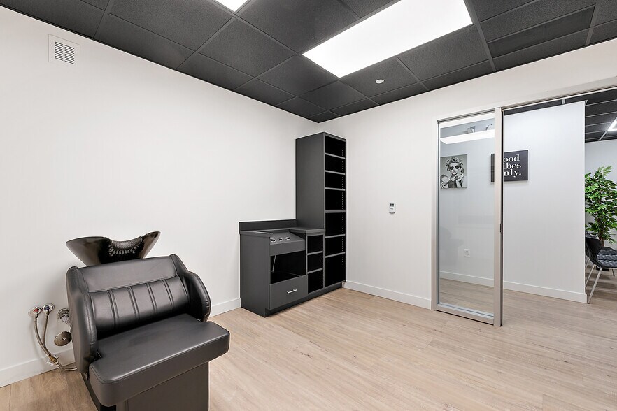 More Photos Of 801-803 W Big Beaver Rd, Troy Office For Lease