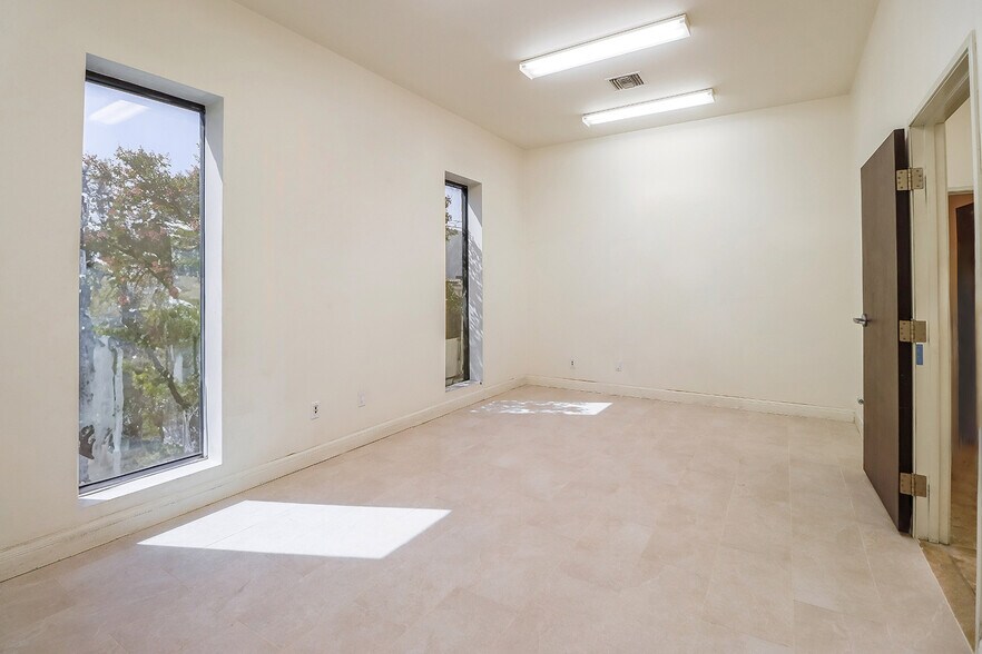 More Photos Of 8630 Tamarack Ave, Sun Valley Manufacturing For Lease