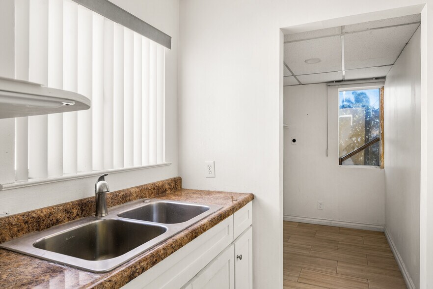 More Photos Of 620 S Euclid St, Anaheim Office For Sale