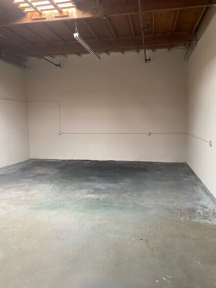 More Photos Of 1240 N Fitzgerald Ave, Rialto Warehouse For Lease