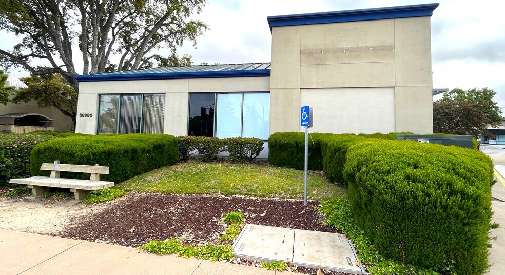 More Photos Of 38980 Paseo Padre Pky, Fremont Bank For Lease