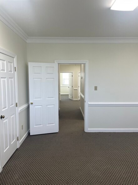 More Photos Of 1344-1346 Ashley Sq, Winston-Salem Office Residential For Lease