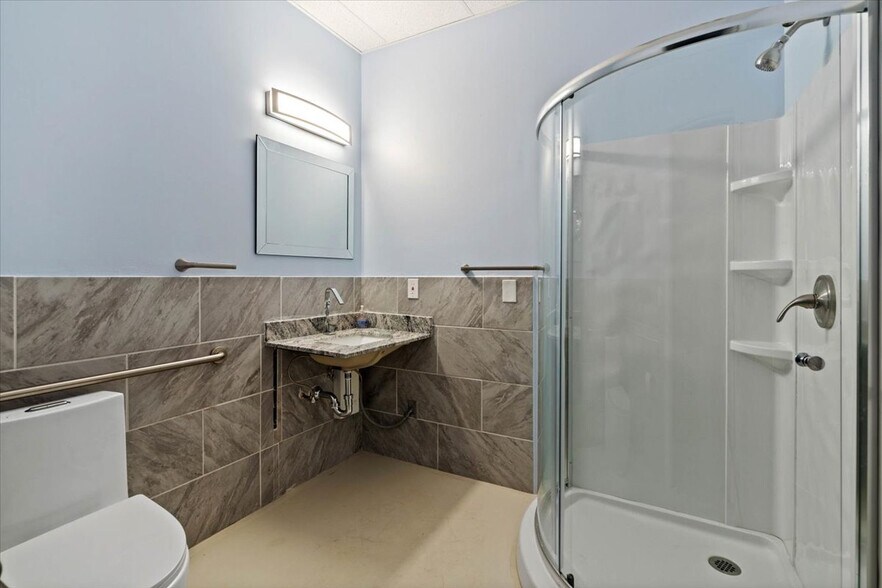 More Photos Of 37202 N Bloody Basin Rd, Carefree Medical For Sale