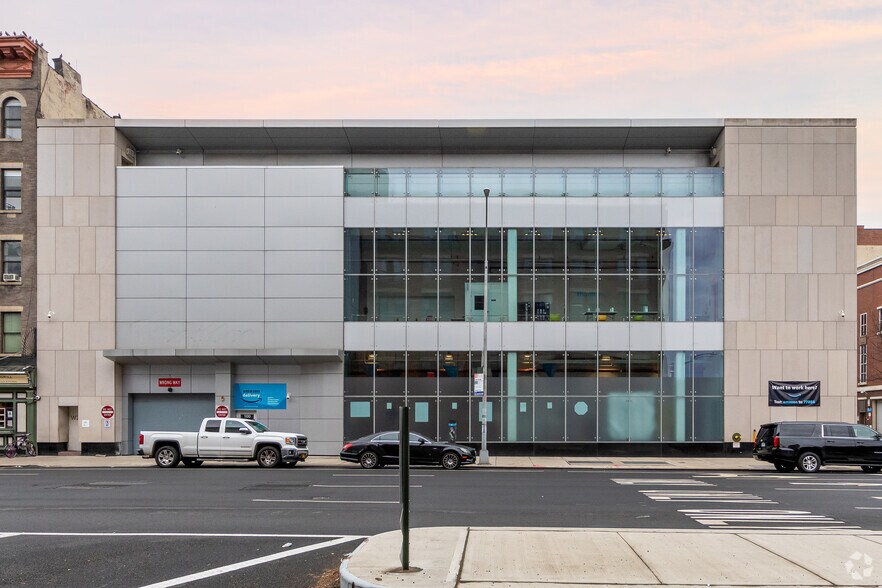 More Photos Of 706 11th Ave, New York Auto Dealership For Lease