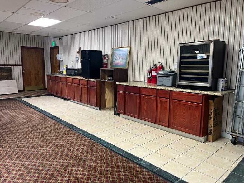 More Photos Of 2820 Cassopolis St, Elkhart Hospitality For Sale