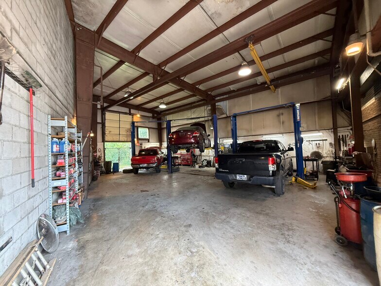 More Photos Of 862 Bartlett Rd, Memphis Auto Repair For Sale
