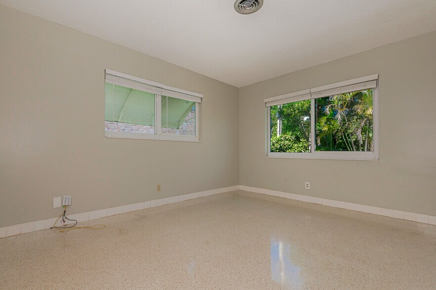 More Photos Of 321 SE 1st Ave, Pompano Beach Multifamily For Sale