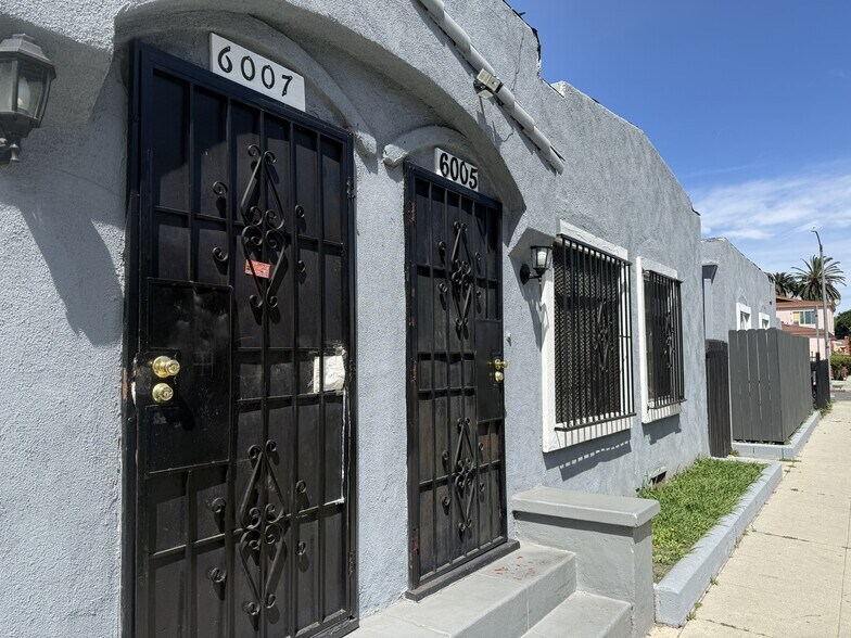 More Photos Of 1700 W 60th St, Los Angeles Multifamily For Sale