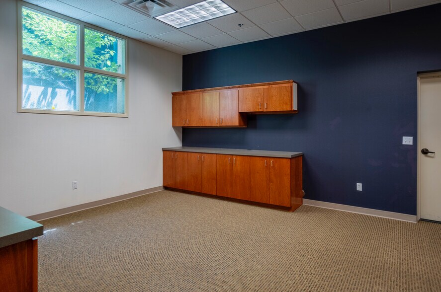 More Photos Of 180 Lithia Way, Ashland Office Residential For Sale