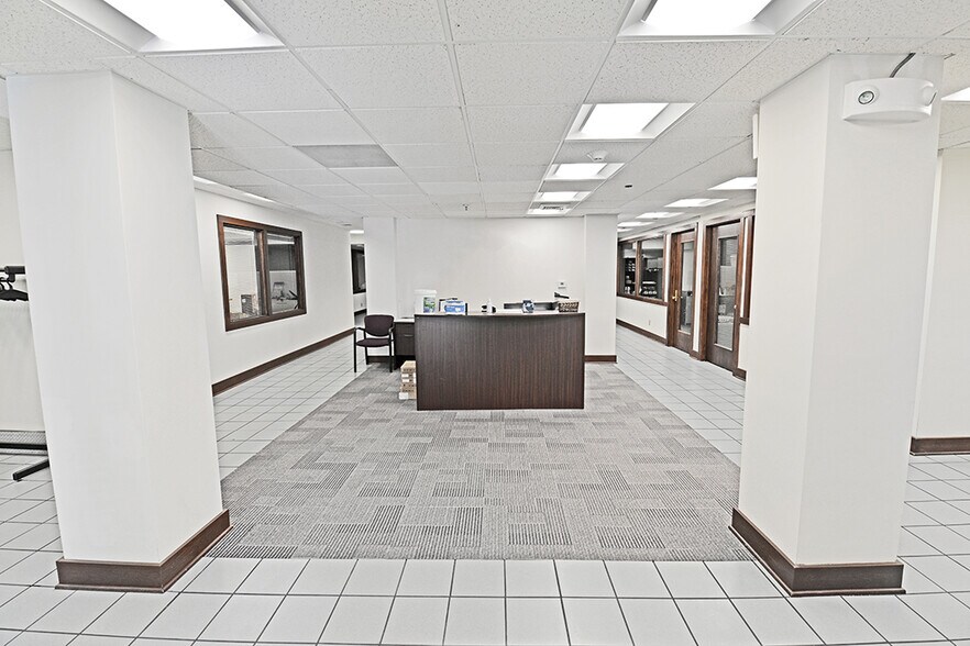 More Photos Of 101 W Kirkwood Ave, Bloomington Unknown For Lease