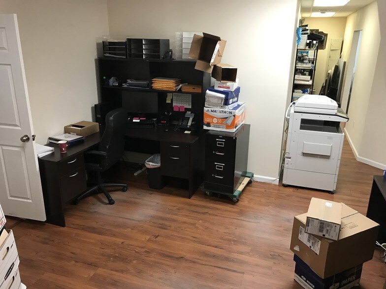 More Photos Of 30-40 E Main St, Bay Shore Storefront Retail Office For Lease