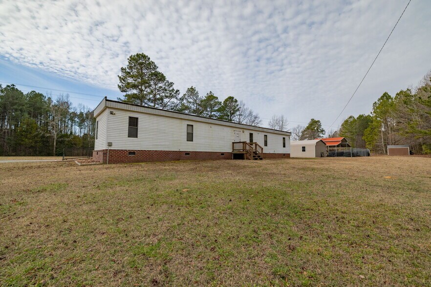 More Photos Of 23197 Governor Harrison Pky, Freeman Storefront Retail Office For Sale