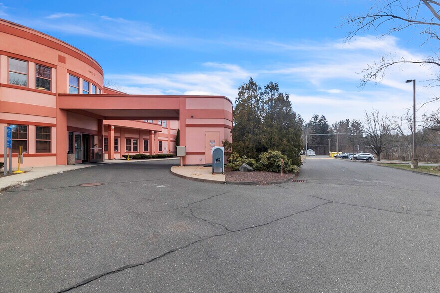 More Photos Of 470 Granby Rd, South Hadley Medical For Lease