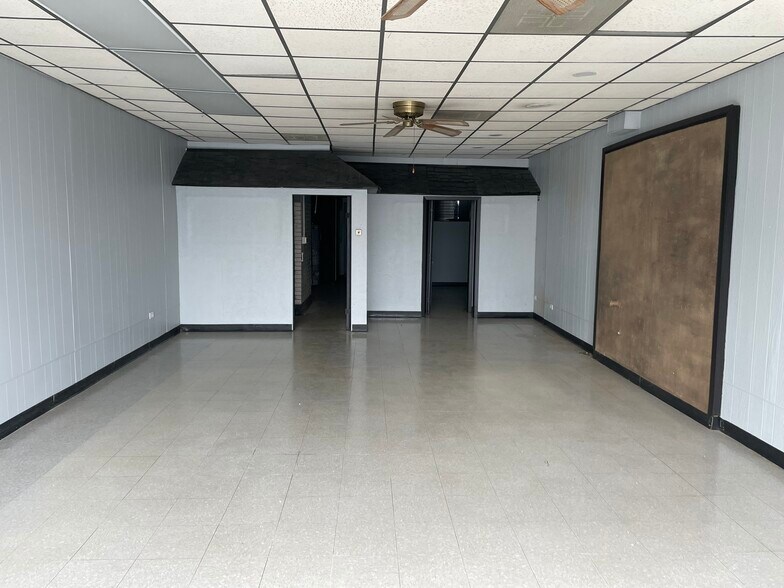 More Photos Of 3552-3562 Dempster St, Skokie General Retail For Lease