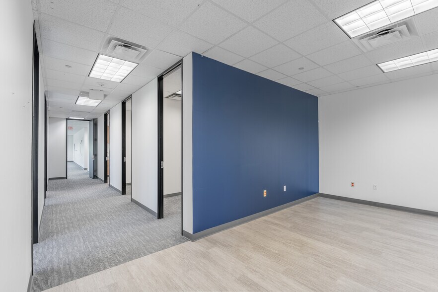 More Photos Of 1750 Valley View Ln, Dallas Office For Sale