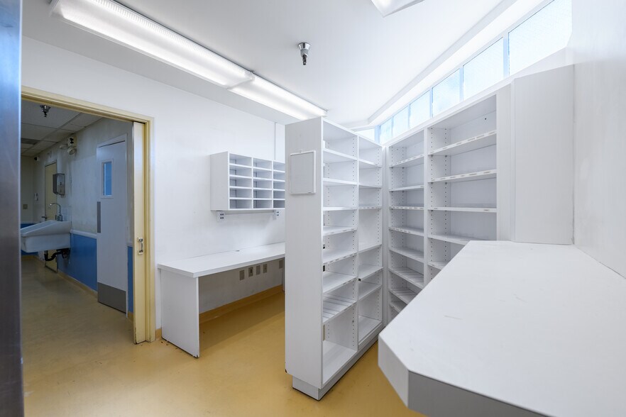 More Photos Of 11163 La Grange Ave, Los Angeles Veterinarian Kennel For Lease