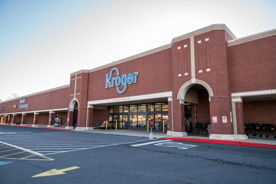 Primary Photo Of 221 Airport Rd, Hot Springs National Park General Retail For Lease