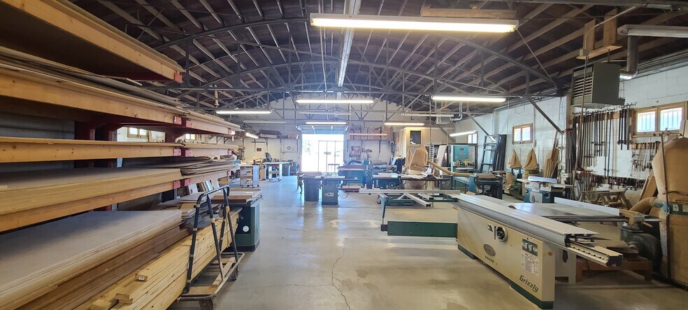 More Photos Of 5520 Military Pky, Dallas Industrial For Sale