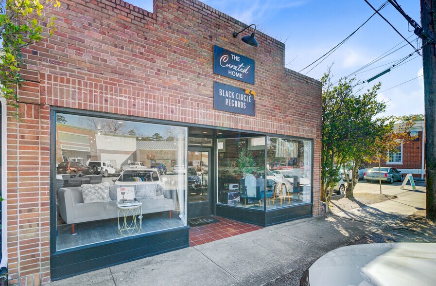 More Photos Of 123 S Cedar St, Summerville Storefront For Lease