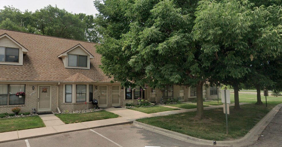 More Photos Of 38579 Wellington Dr, Clinton Township Multifamily For Sale
