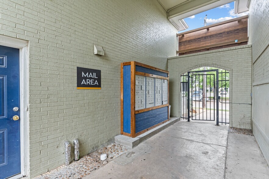 More Photos Of 8330 Carvel Ln, Houston Apartments For Sale