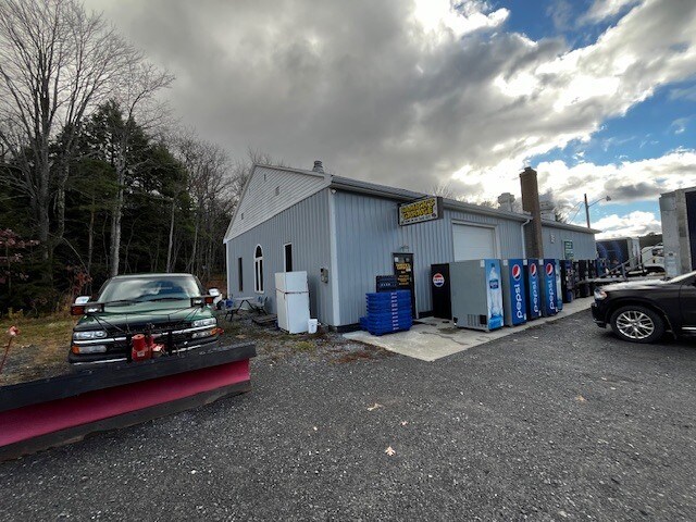 Primary Photo Of 220 Forest View Rd, Saint Marys Flex For Sale