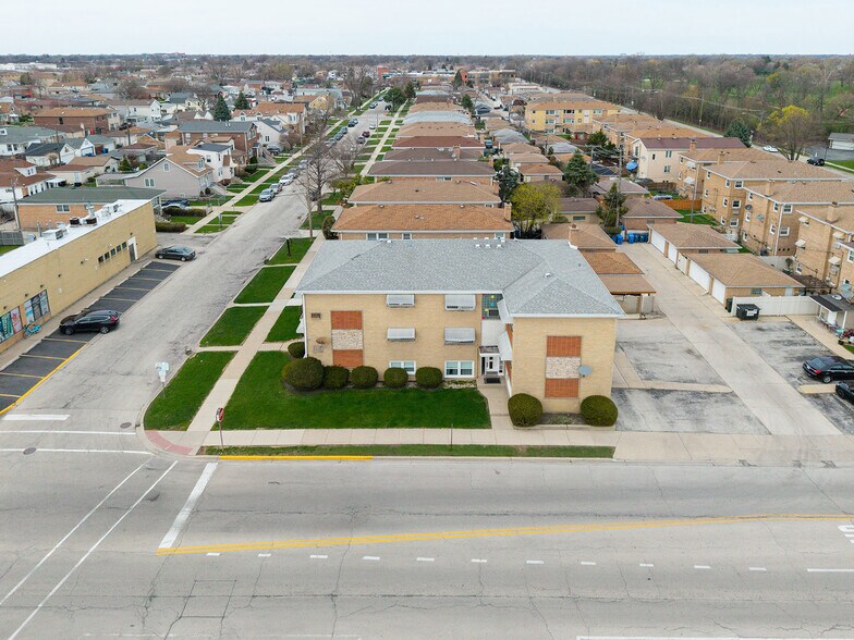 More Photos Of 4401 N Newcastle Ave, Harwood Heights Apartments For Sale