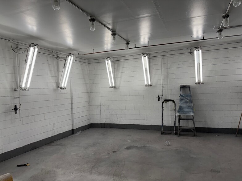 More Photos Of 9102 Industry Dr, Manassas Park Warehouse For Sale