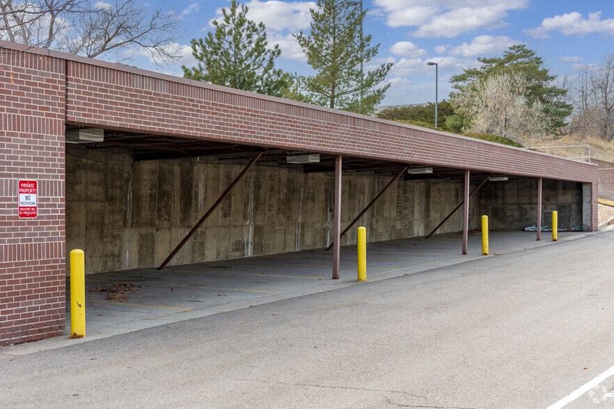 More Photos Of 7475 S Joliet St, Englewood Flex For Lease