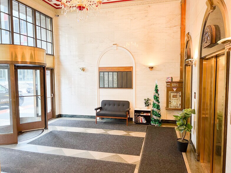 More Photos Of 108-122 W Jefferson St, Syracuse Office Residential For Lease