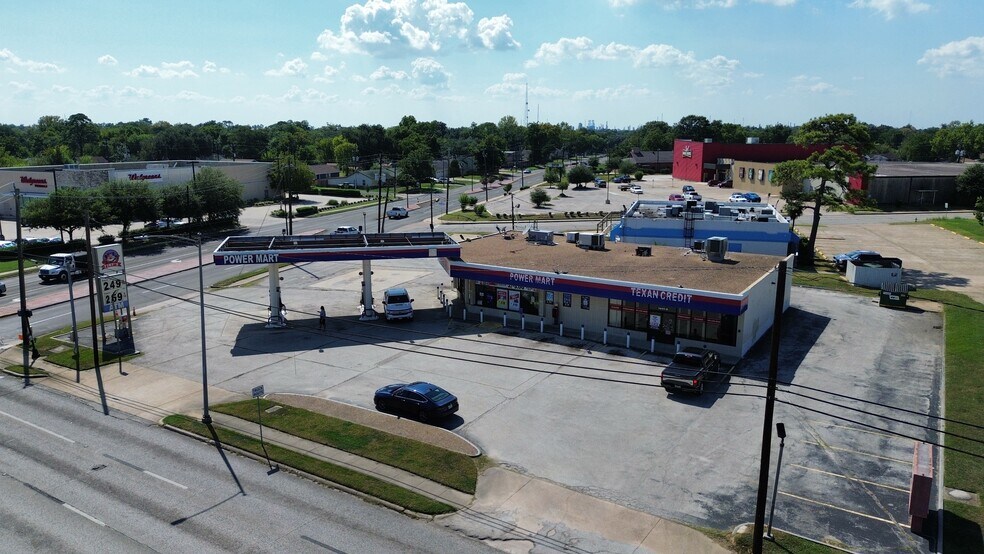 More Photos Of 1601 N Alexander Dr, Baytown Storefront For Lease