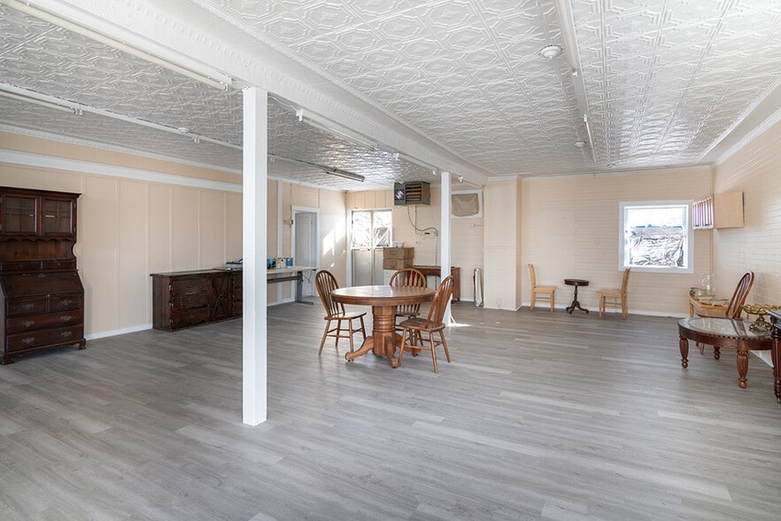 More Photos Of 367 Child St, Warren Freestanding For Sale