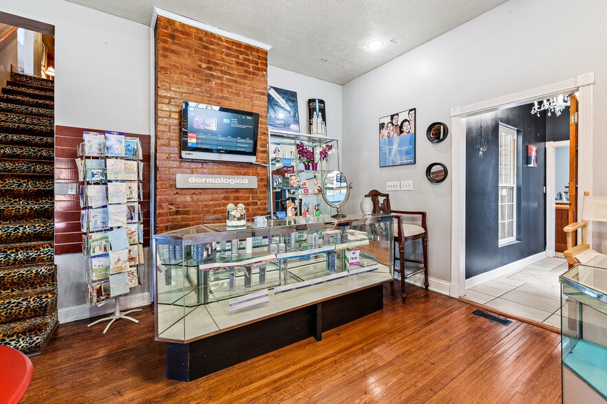 More Photos Of 2048 Winchester Ave, Ashland General Retail For Sale
