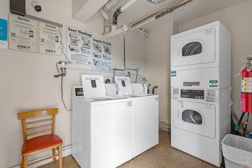 More Photos Of 1942 Euclid St, Santa Monica Apartments For Sale