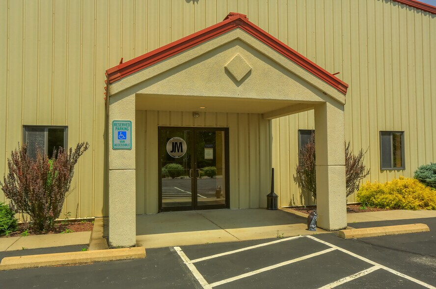 More Photos Of 703 Commerce Ave, New Castle Warehouse For Sale