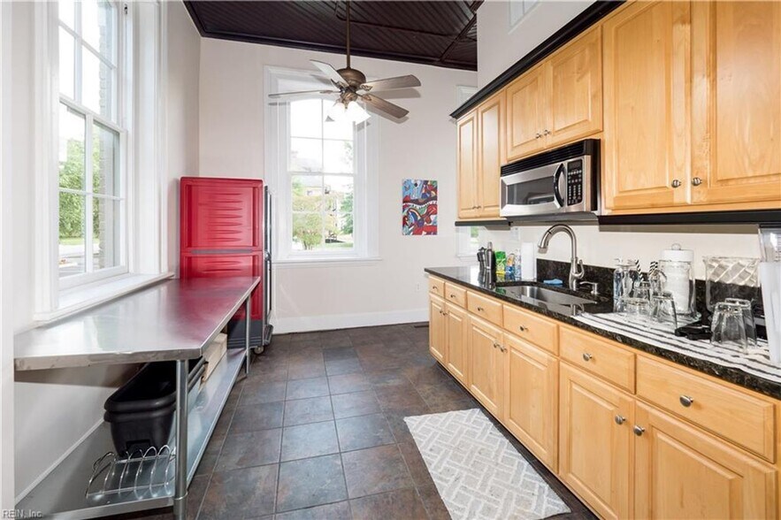 More Photos Of 441 Washington St, Portsmouth Office Residential For Sale