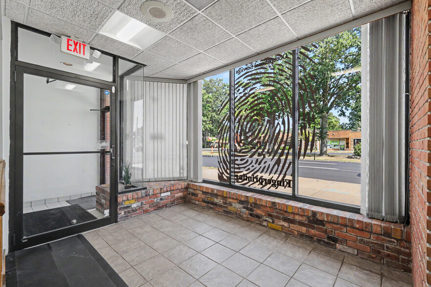 More Photos Of 22976 Outer Dr, Dearborn Flex For Lease