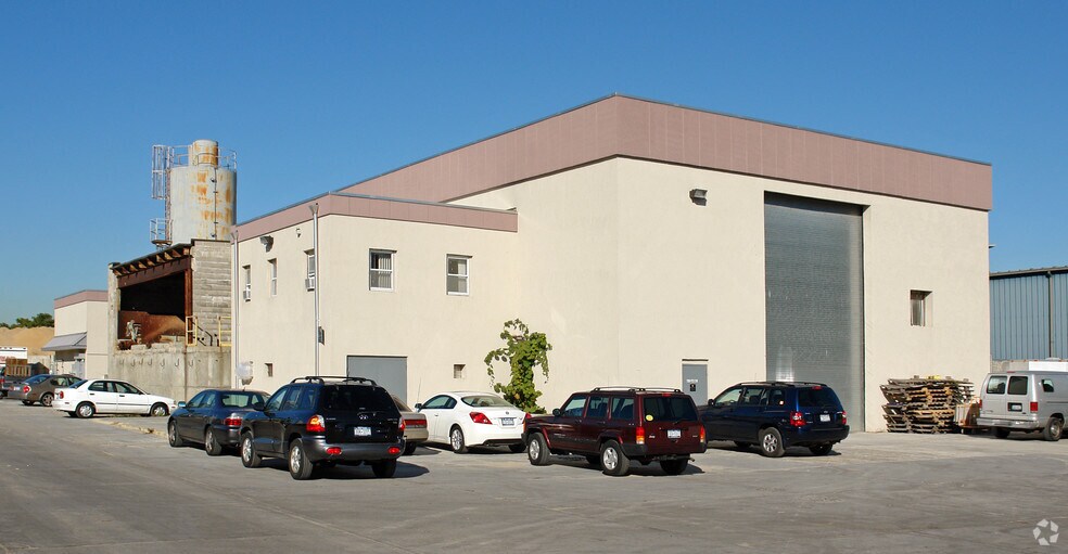 More Photos Of 1225 Church St, Bohemia Manufacturing For Lease