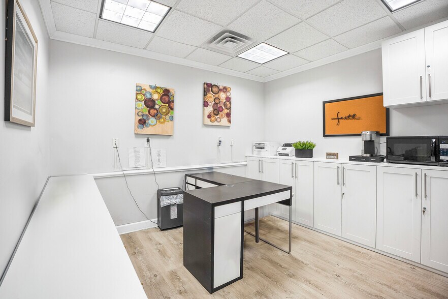 More Photos Of 7901-7915 Belle Point Dr, Greenbelt Office For Sale