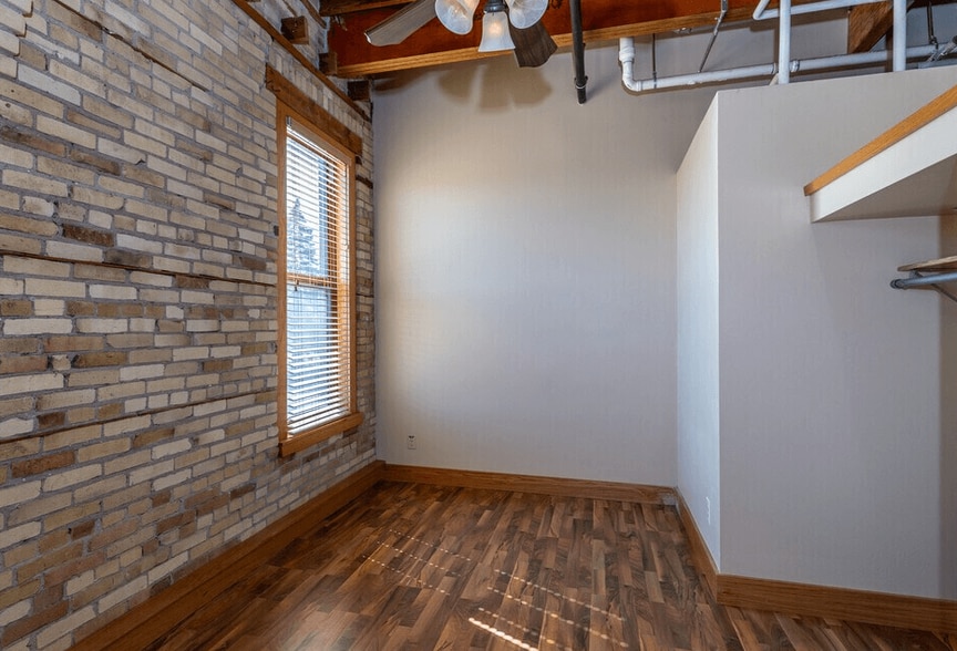 More Photos Of 121 4th St S, Moorhead Apartments For Lease