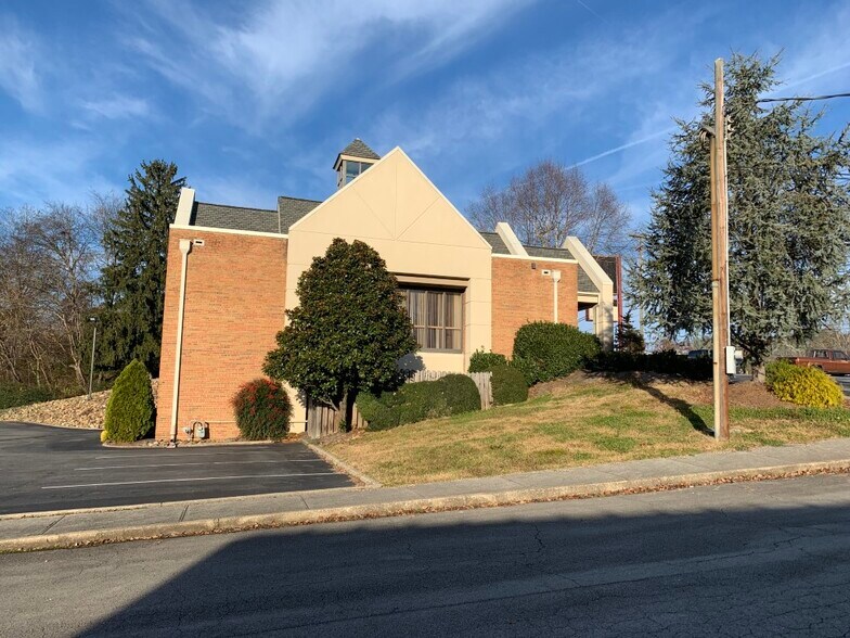 More Photos Of 10225 Chapman Hwy, Seymour Medical For Lease